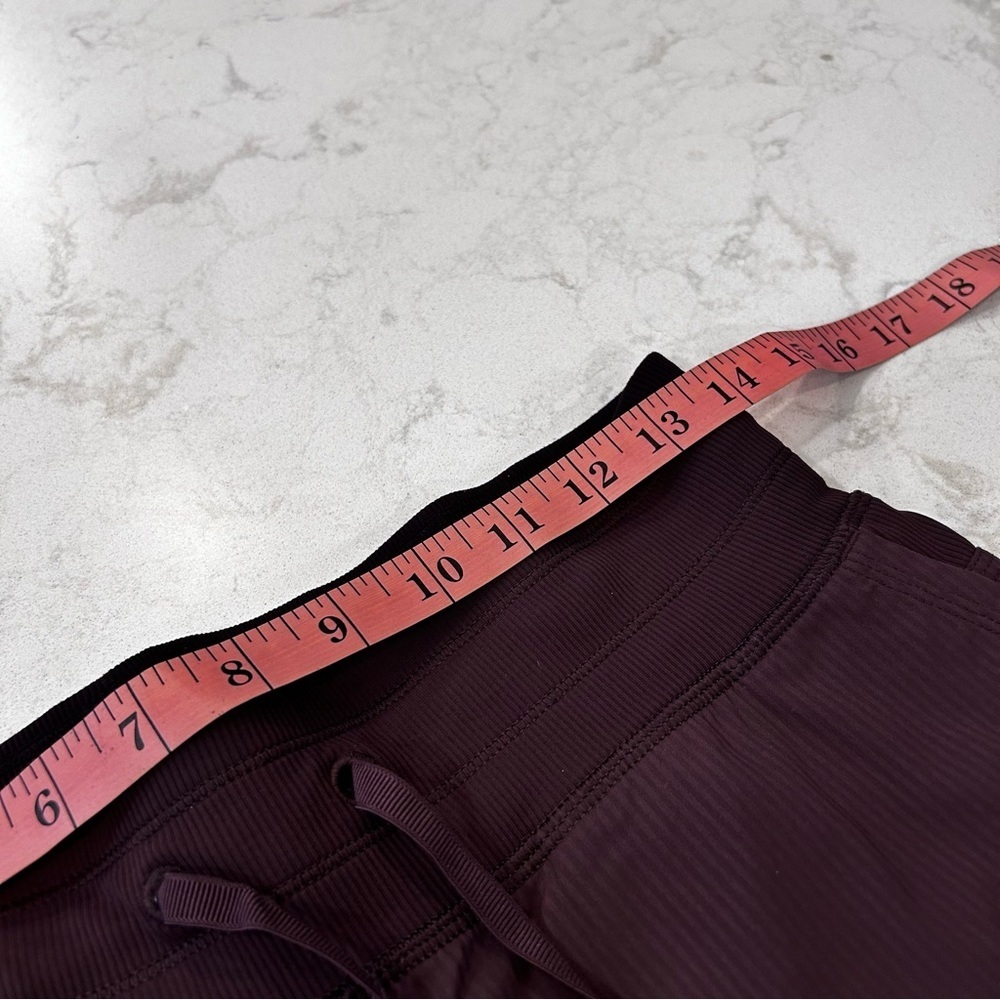Lululemon Woman's Purple Crop Studio Pant Medium Rise size 6 - Picture 15 of 16